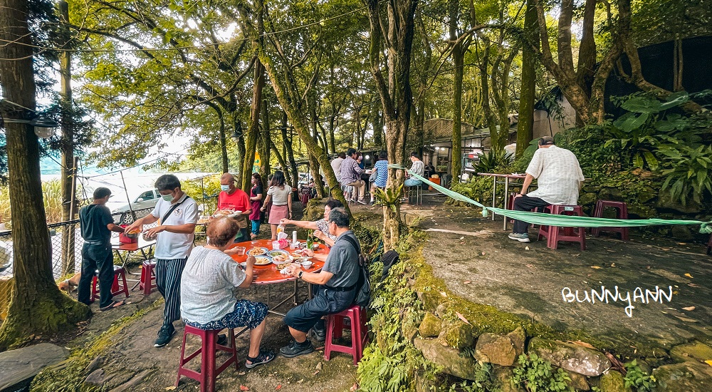 竹子湖的山園野菜餐廳，直接客滿的森林系土雞城