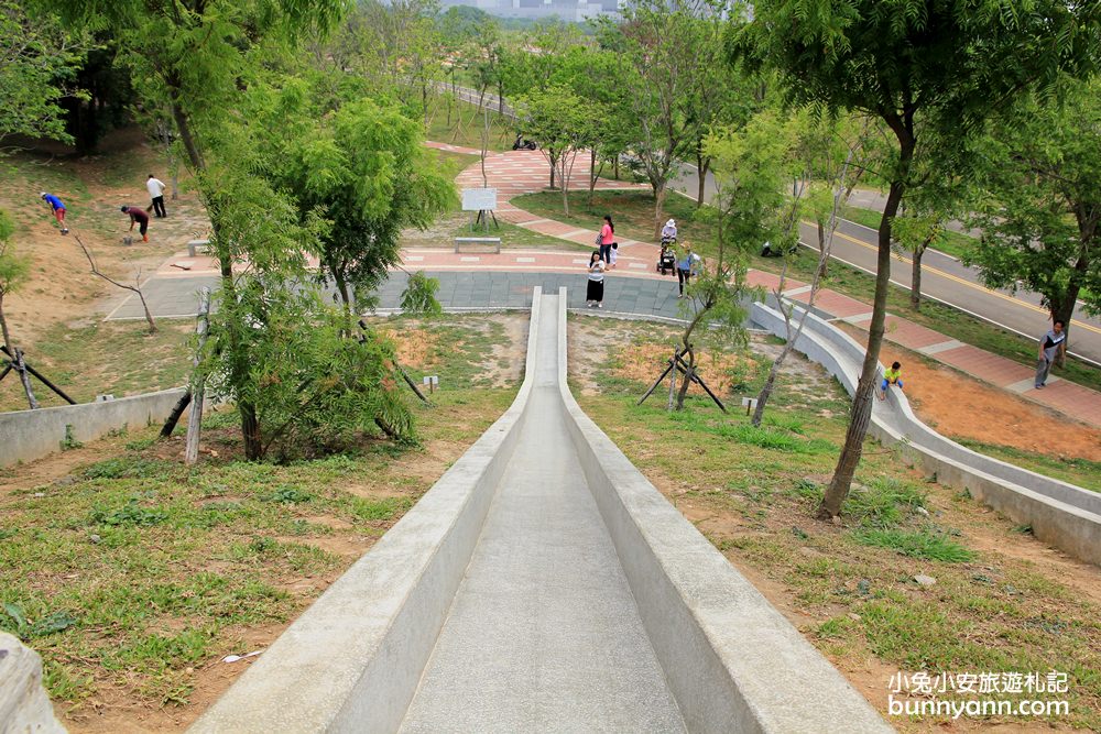 台中親子景點 | 大雅中科公園，最長22米磨石子溜滑梯，保證小孩玩到翻天~