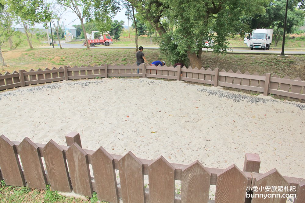 台中親子景點 | 大雅中科公園，最長22米磨石子溜滑梯，保證小孩玩到翻天~