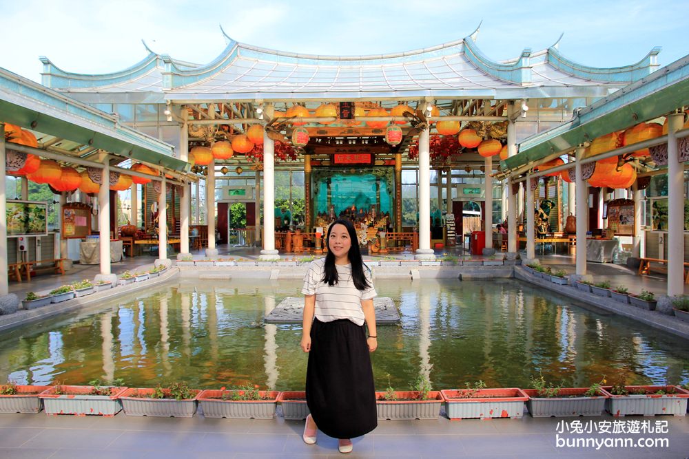 彰化景點 | 台灣玻璃館藏幻境黃金隧道，美拍唯一玻璃媽祖廟，炫麗迷宮超好玩!