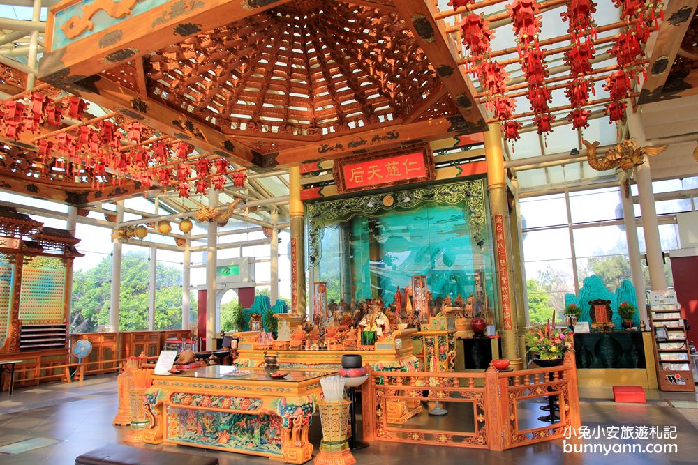 彰化景點 | 台灣玻璃館藏幻境黃金隧道，美拍唯一玻璃媽祖廟，炫麗迷宮超好玩!