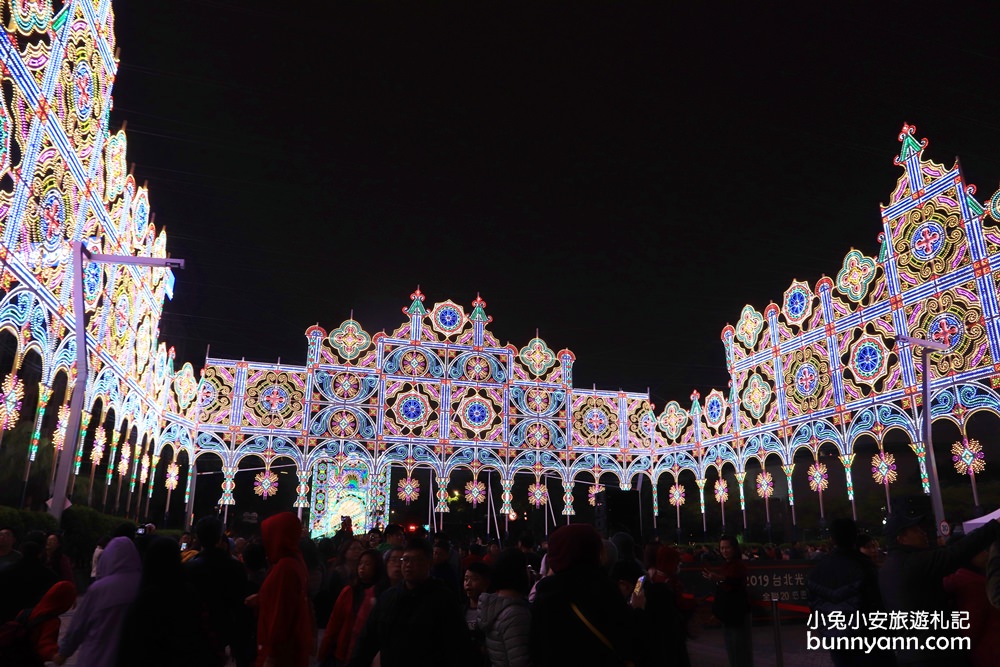 台北光雕節》Luminarie光之饗宴，台北最絕美光廊與夢幻教堂光雕，超美夜晚就在這~