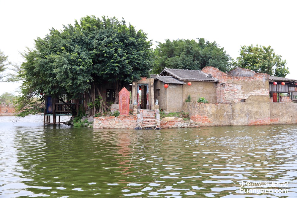 台南景點》老塘湖藝術村，迷人湖畔古村莊，穿越時空來找四爺～