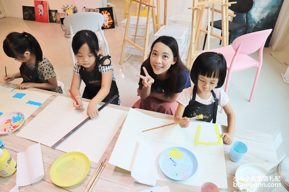 基隆景點》星期六畫室，親子動手繪畫，玩出繽紛色彩創意～