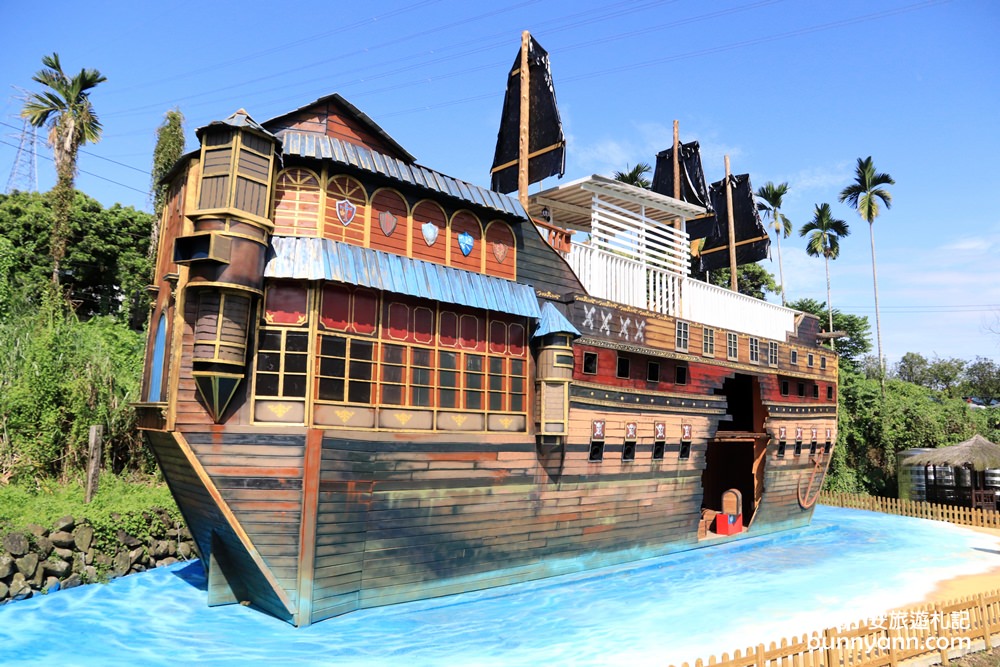 南投景點》竹山海盜村景觀彩繪園區，異國立體彩繪、旋轉木馬海盜船，前進偉大航道