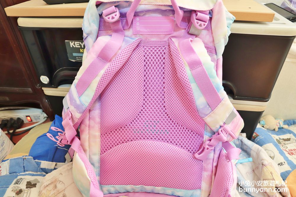 團購書包》挪威Beckmann兒童護脊書包，可愛獨角獸兒童書包、吸睛外型加上輕量與多功能窩心設計！父母必敗的國小生神物(已結團)
