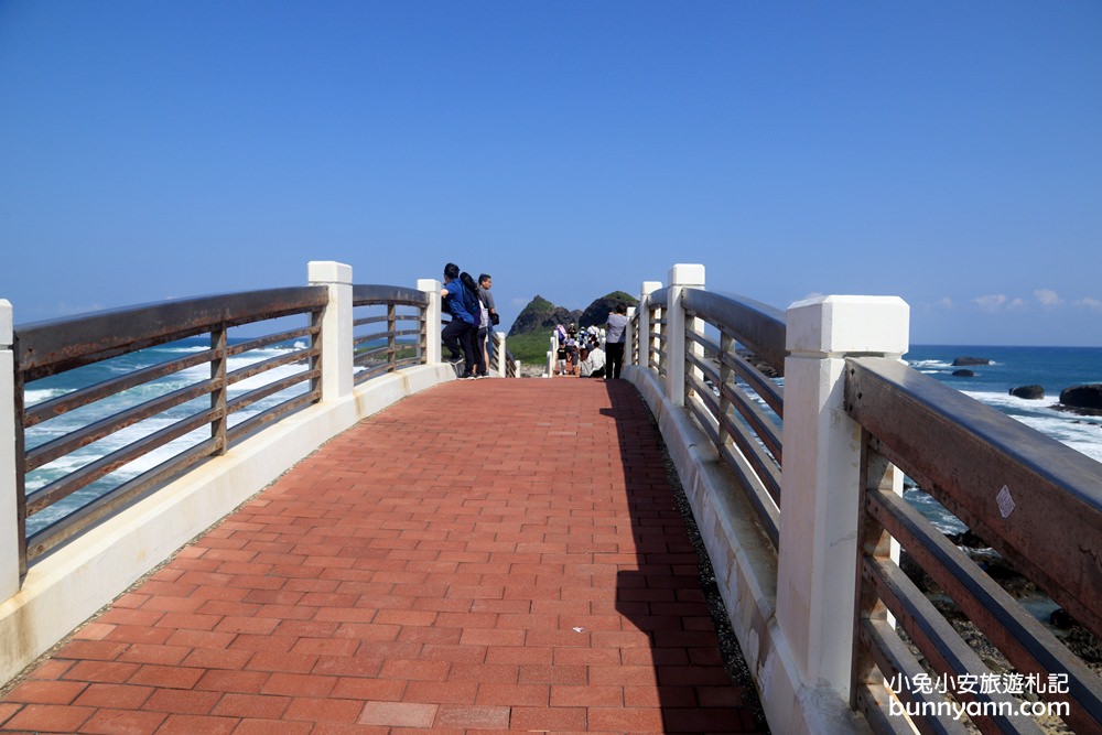 台東景點》三仙台最美跨海八拱橋，湛藍天空與蔚藍海岸美如仙境～