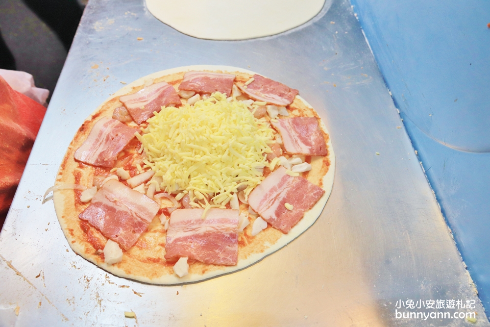 墾丁「紅磚窯手工窯烤pizza」荔枝木磚窯烘烤，現吃一片回味無窮