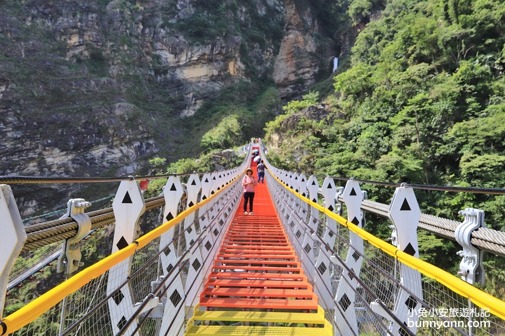 挑戰超美雙龍瀑布七彩吊橋一日遊，雙層瀑布、遼闊山谷全收錄