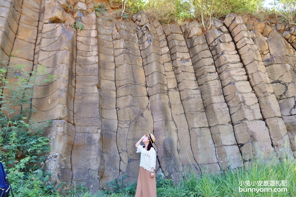 澎湖景點》世界級拍照點！池東大菓葉玄武岩，像瀑布的岩石地景超壯觀～