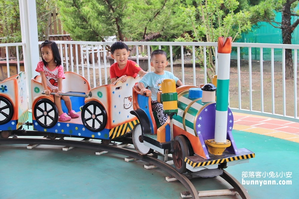 屏東》呼叫鄉友！黃金泰國蝦餐廳打造兒童樂園，旋轉木馬、小火車，大小孩玩翻天～