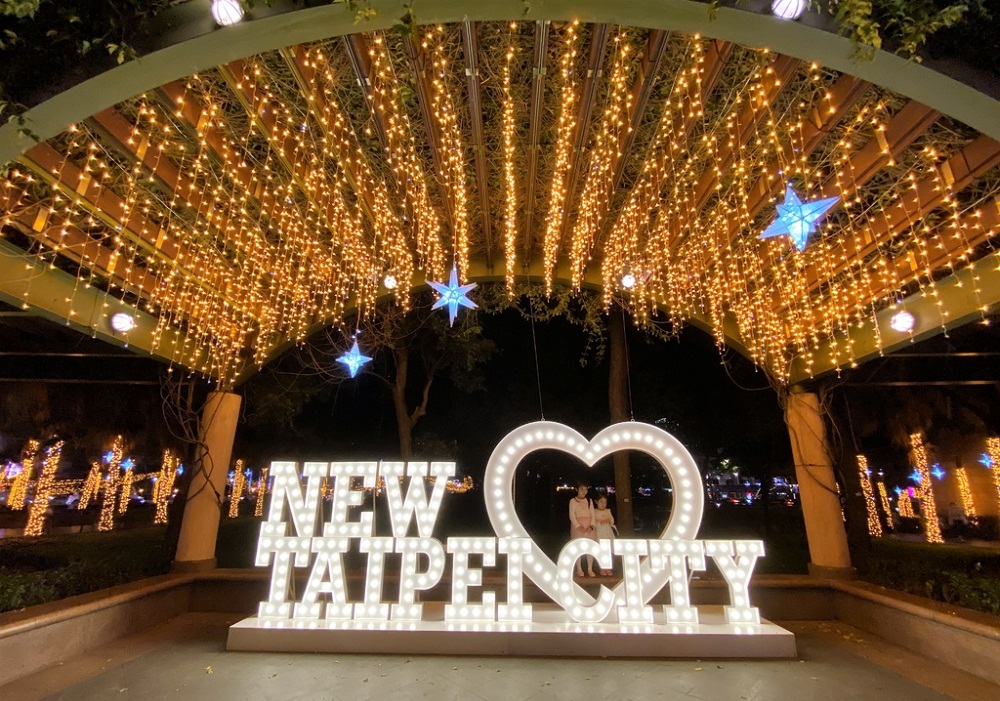 2020新北耶誕城》準備出發！最新童話主題聖誕燈樹、夢幻光廊、萬坪嘉年華燈飾拍到手軟