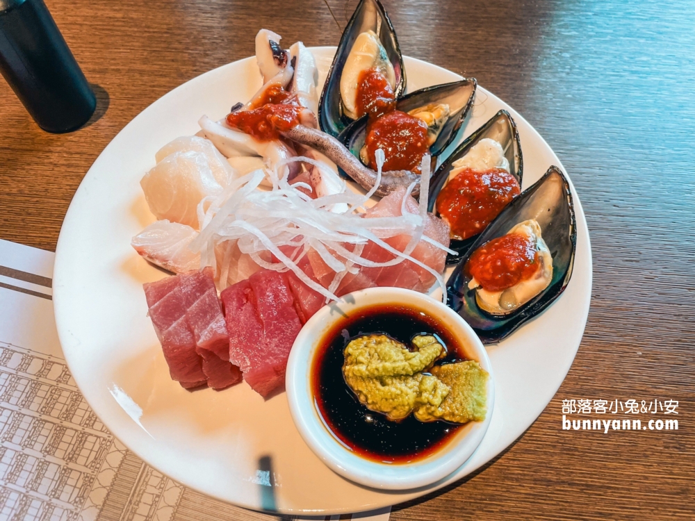 台北推薦「圓山大飯店松鶴廳」物超所值自助餐，清蒸三點蟹超好吃。