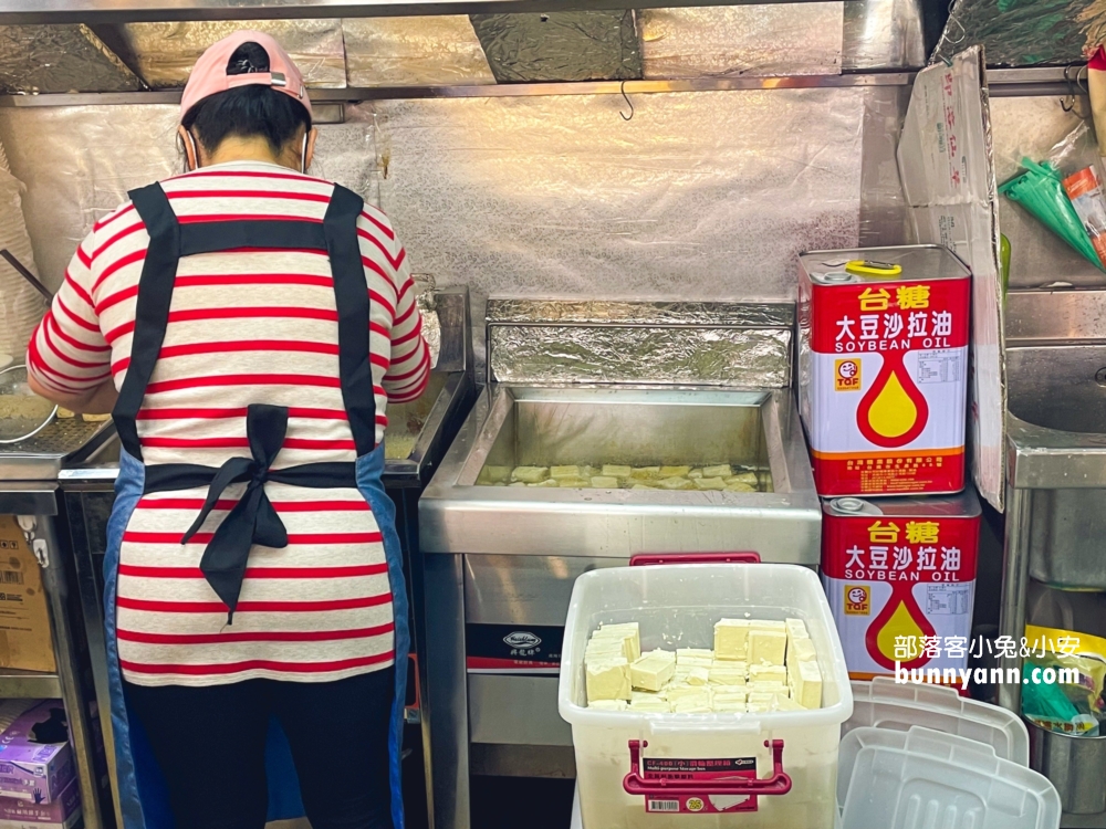五星臭豆腐「玉里橋頭臭豆腐基隆店」在這！地點在大台北紅茶店內。