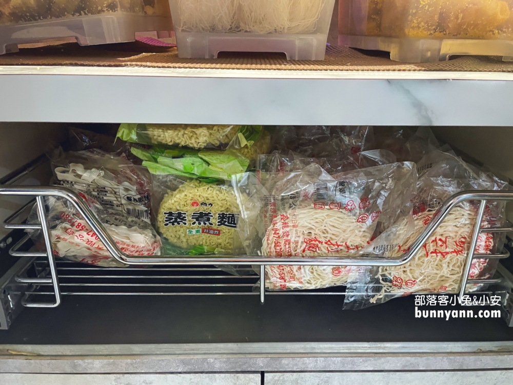 肉多多火鍋 台北西門店，最低349元起享受40多種的自助吧吃到飽，連續三年網路聲量與好感度第一名。