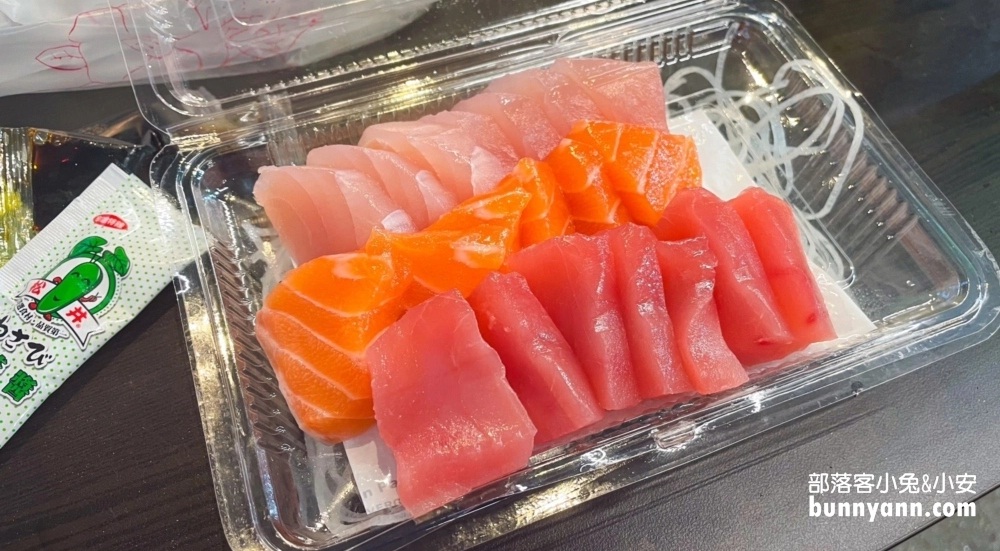 網站近期文章：【丸南生魚片】在台中魚市場內一片十元生魚片也太嗨了。