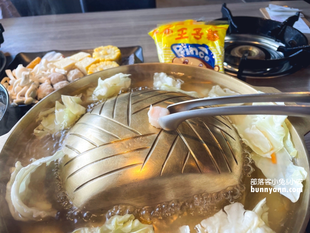 台中北屯泰式火鍋推薦！一饌泰式銅盤燒烤火鍋，肉量多又有蔬菜自助吧