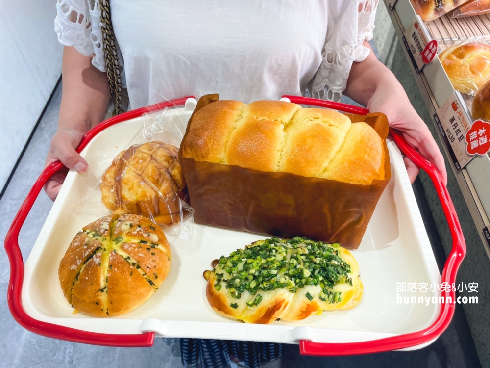 中和麵包店推薦：安太座烘焙坊，在地人深愛的蔥麵包跟蛋黃酥這裡買