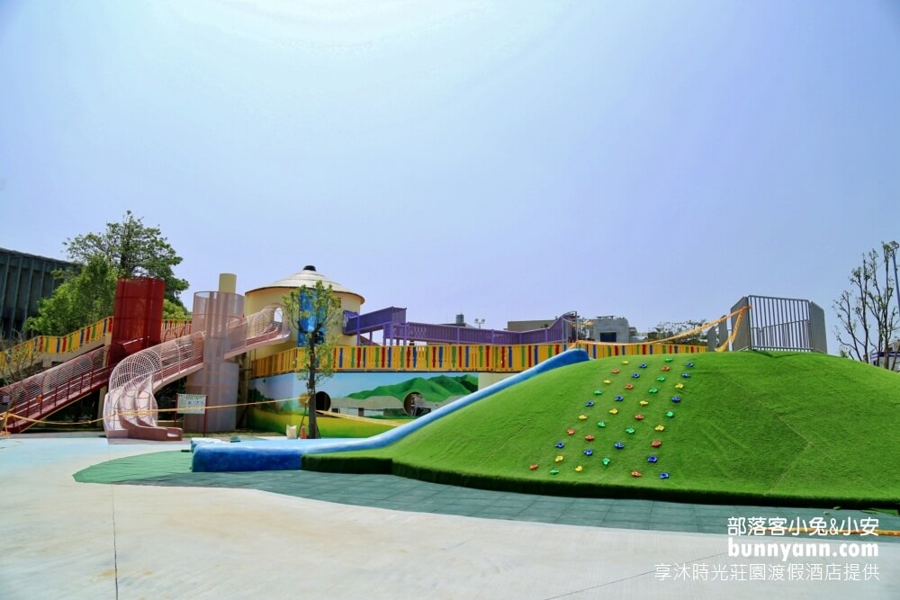 苗栗苑裡灣麗親子公園|田鼠遊樂園,多種玩法溜滑梯,斗笠攀爬網,天空隧道溜小孩好地方