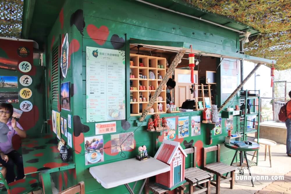 金門景點》金門慈堤三角堡咖啡屋，海灘戰車群好壯觀