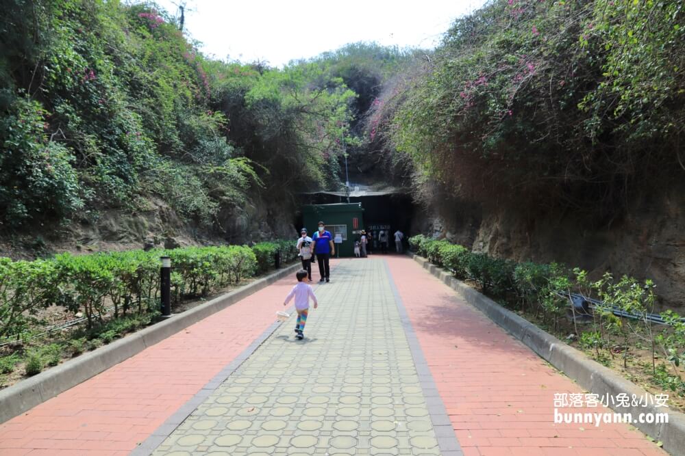 金門景點》翟山坑道，金門最美洞穴水上步道，免門票景點好拍好逛