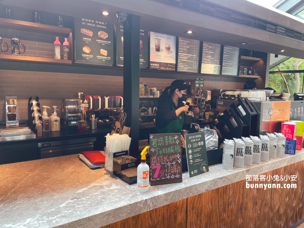 淡水咖啡店「淡水雲門星巴克」推薦，山丘上的玻璃咖啡屋