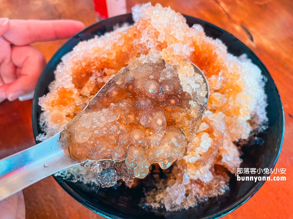 台南阿川古早味粉圓冰，湯圓堆成小山的冰品