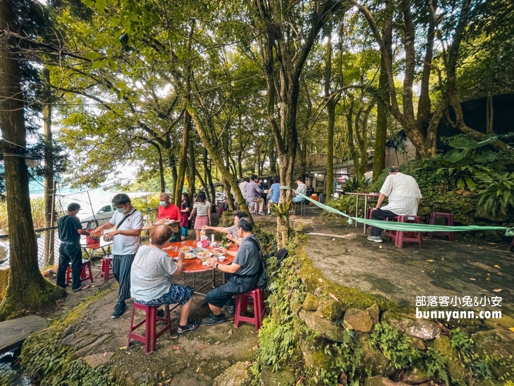 竹子湖的山園野菜餐廳，直接客滿的森林系土雞城