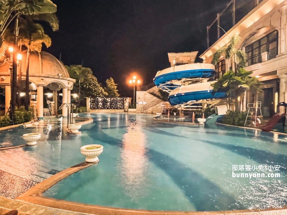 高雄義大皇家飯店介紹，嗨玩游泳池旋轉滑水道與室內遊戲室