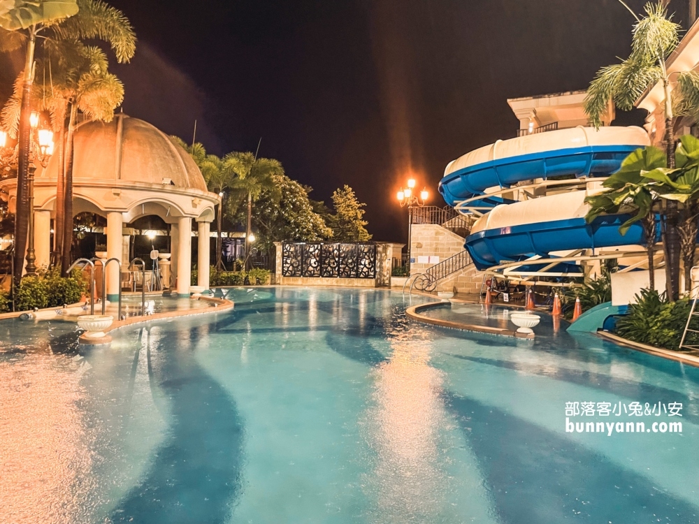 高雄「義大皇家酒店」嗨玩游泳池旋轉滑水道與室內遊戲室