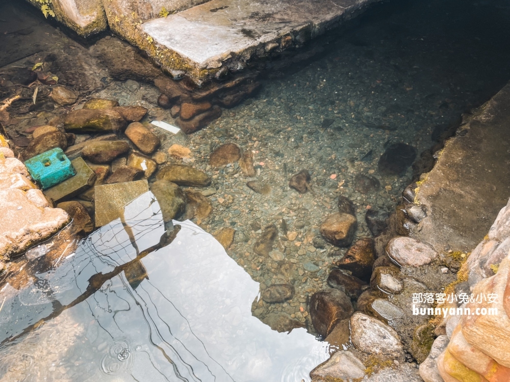 阿蘭城湧泉來泡腳和戲水，有遮陽的冰涼透澈圳溝玩水去
