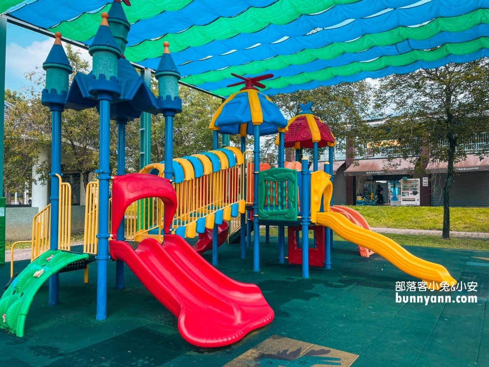 南投草屯兒童樂園｜有遮陽跟停車場的戶外親子遊戲區