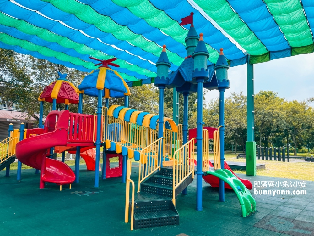 南投草屯兒童樂園｜有遮陽跟停車場的戶外親子遊戲區