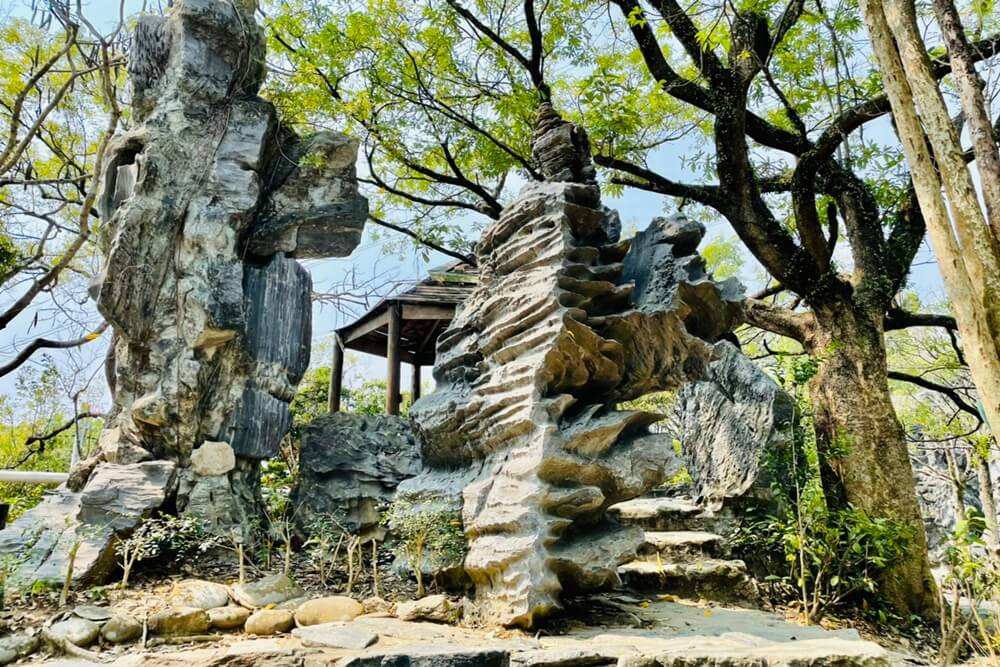 台南楠西萬佛寺|台版吳哥窟,誇張鐘乳石洞,參觀壯麗佛寺,沒走一小時半無法破關