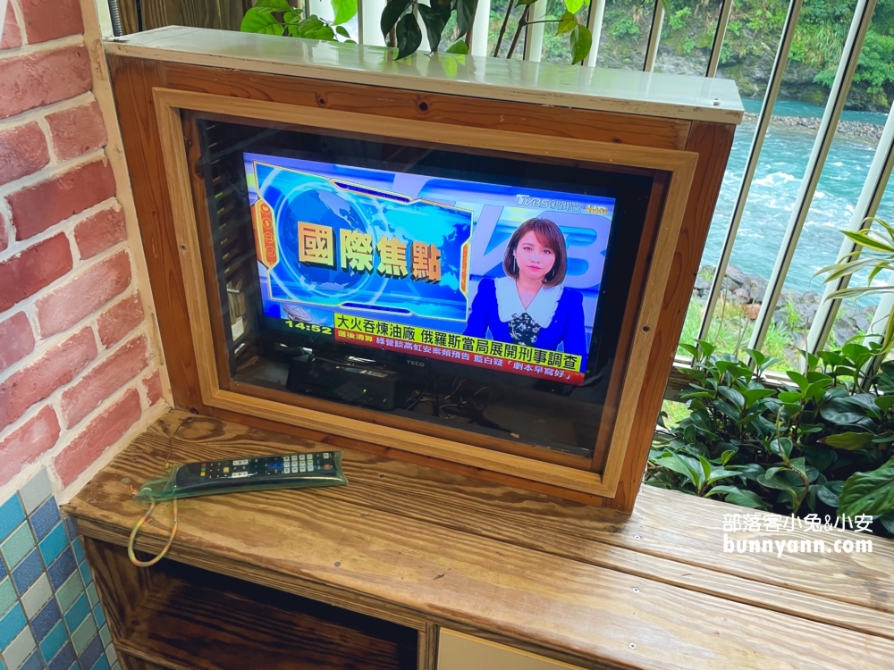 烏來平價【情人溫泉】民宿溫泉推薦，湯屋有電視可以看