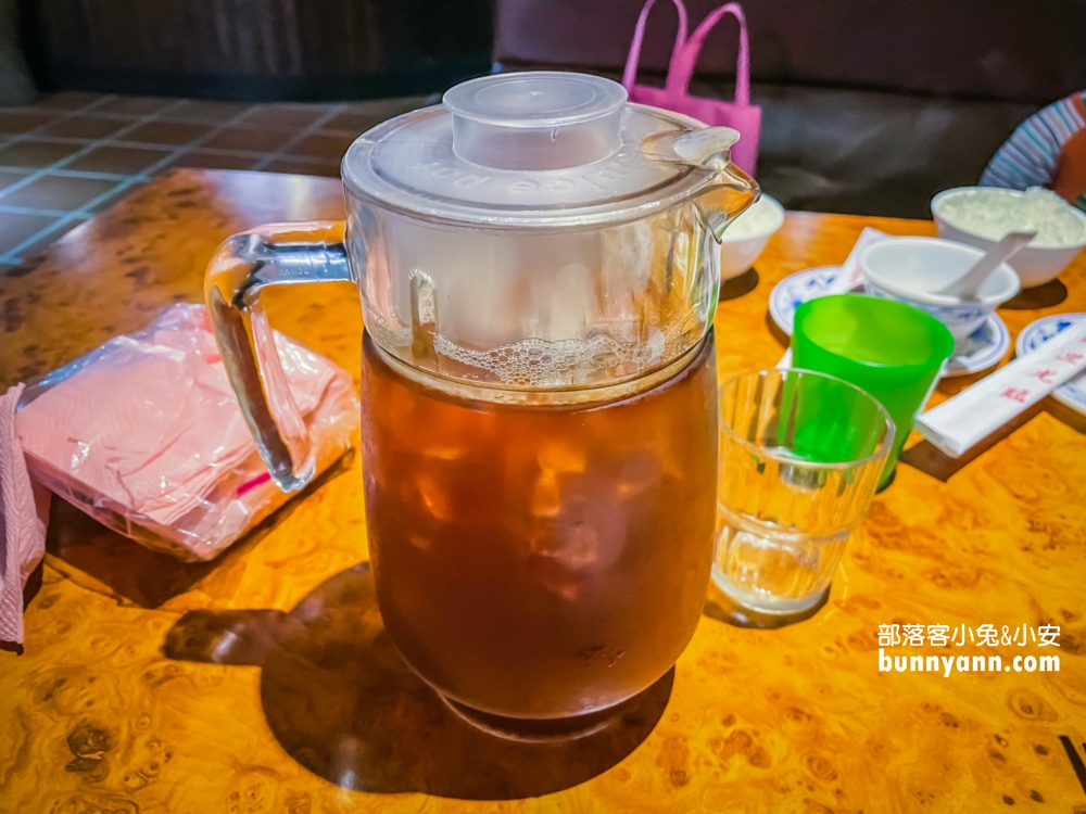 【奇峰石溫泉山莊】用餐就送來自陽明山原湯的溫泉湯屋