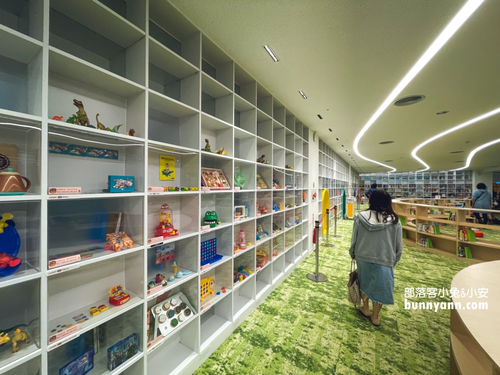 【桃園市立圖書館新總館】最美綠建築圖書館，樓層介紹與附近美食