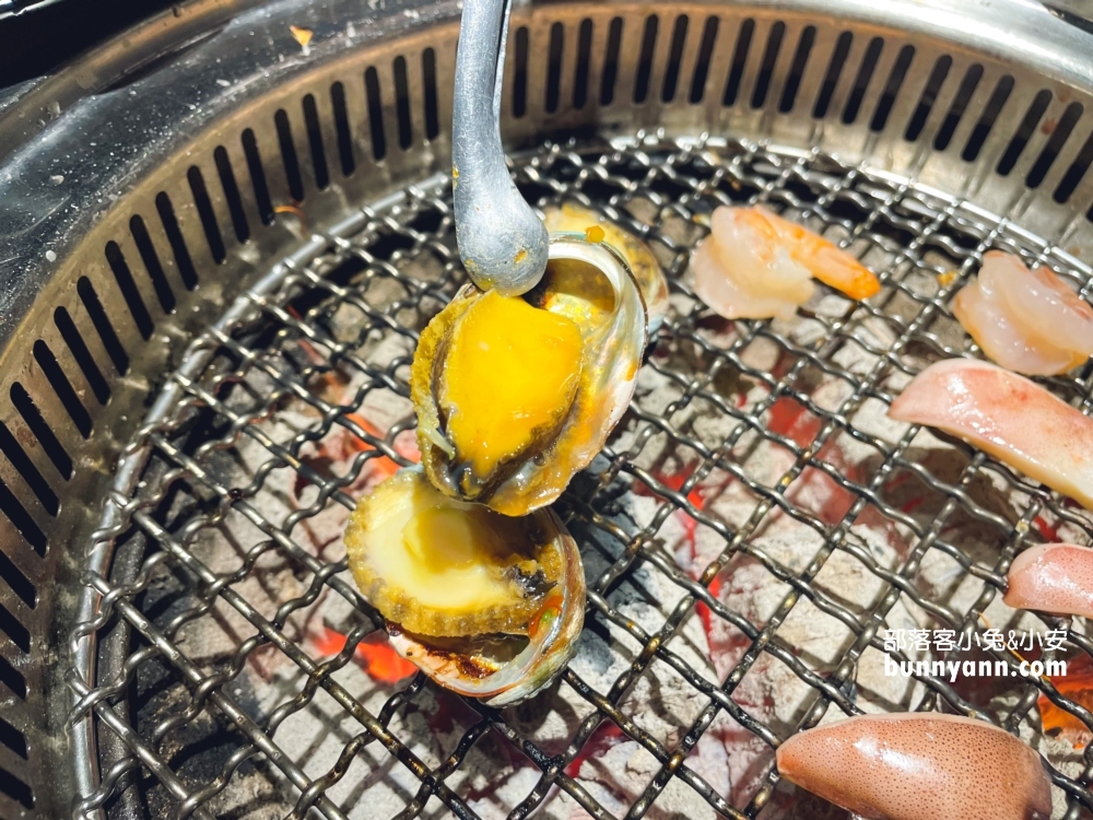 【羊角炭火燒肉】超大片牛舌，飽食日本和牛，現撈泰國蝦超讚!!