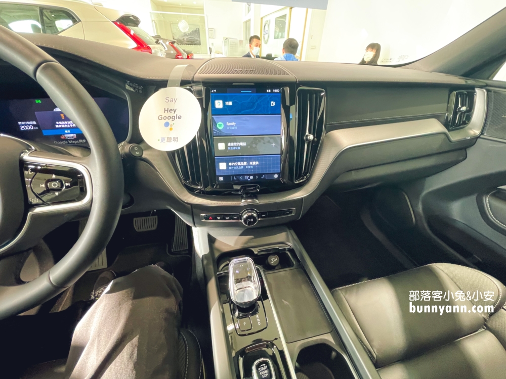 【VolvoXC60】富豪2023新版休旅車，現場實車拍照、配備與價錢!!