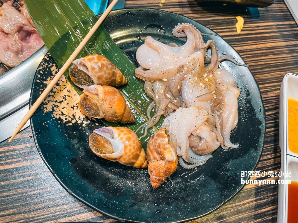 【燒鶴一番町】基隆廟口店，深海大魷魚，帶殼鮮蚵吃到飽超讚!!