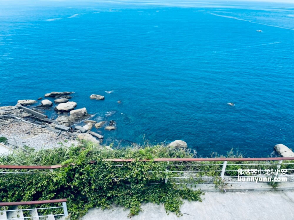 帶你玩【基隆燈塔】浪漫地中海風情，觀景平台眺望湛藍海景
