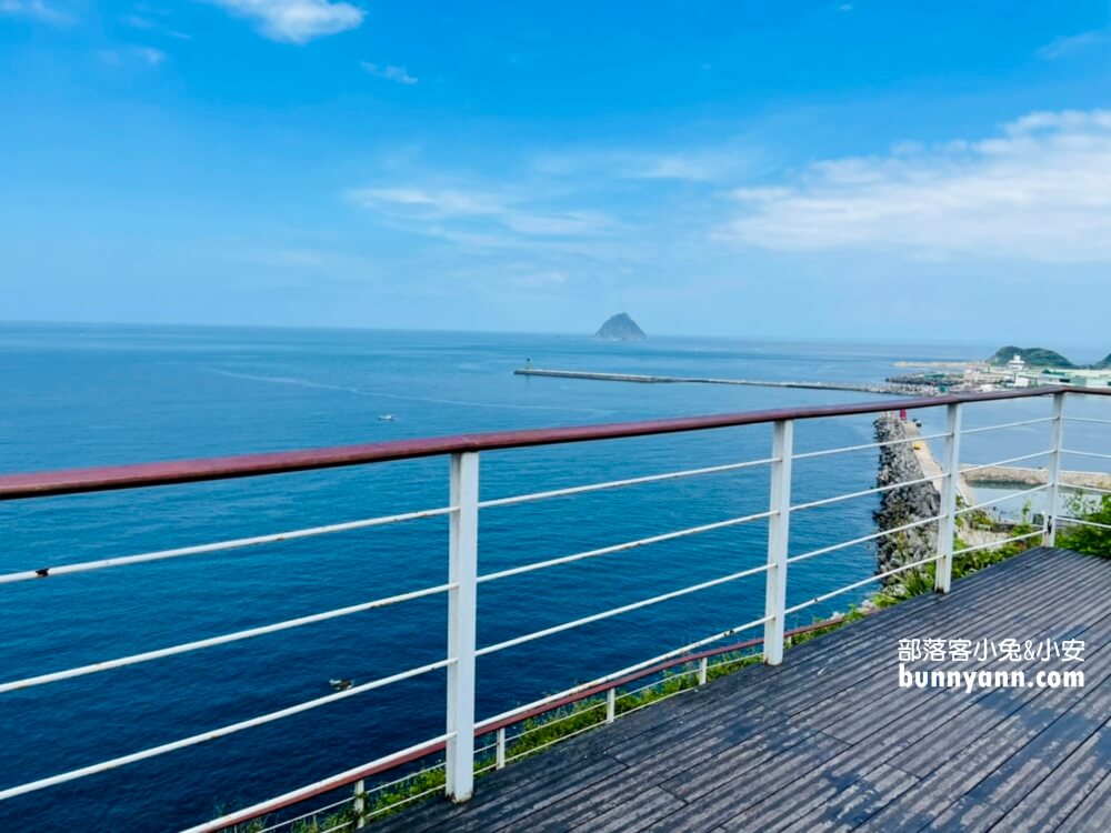 帶你玩【基隆燈塔】浪漫地中海風情，觀景平台眺望湛藍海景