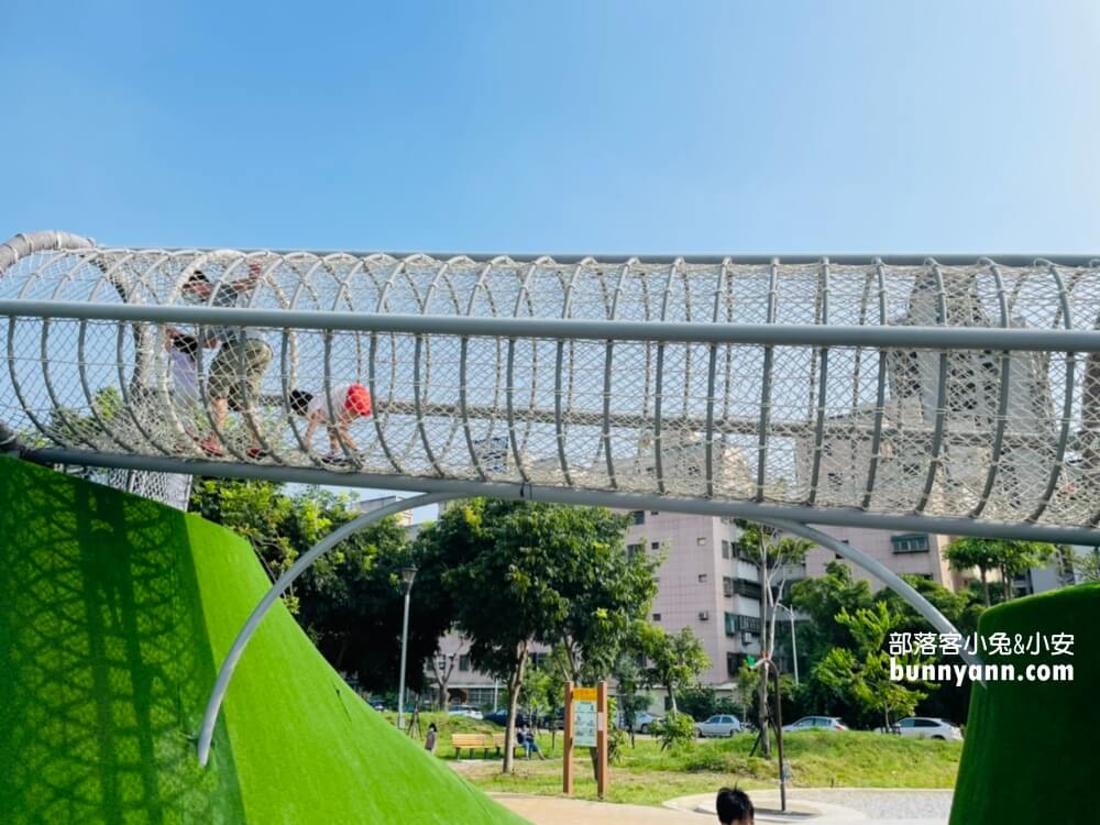 竹北超好玩【AI智慧園區公園】滑步車練習場，親子沙坑遊戲場來囉