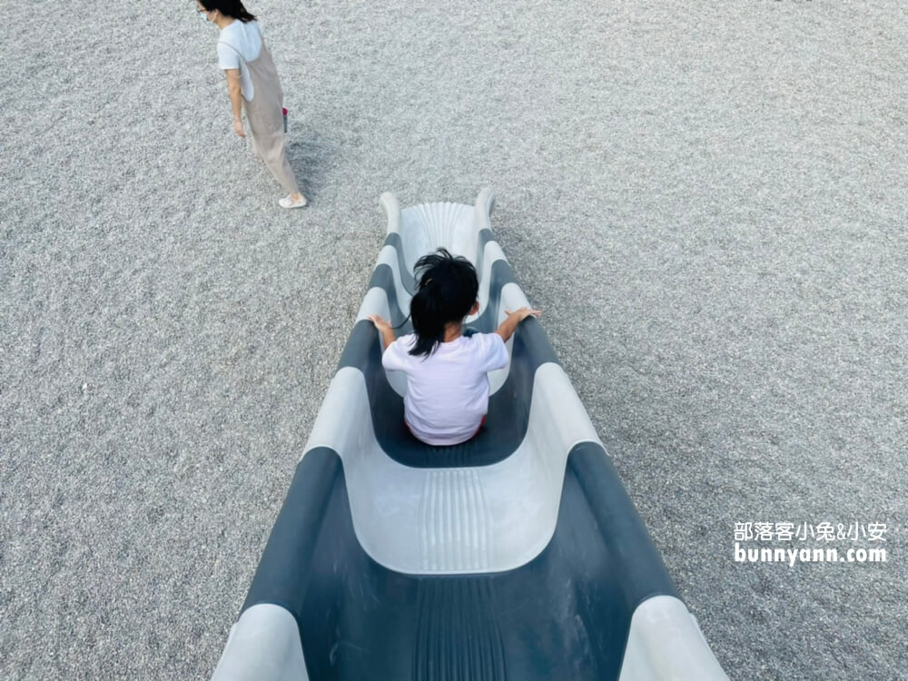 竹北超好玩【AI智慧園區公園】滑步車練習場，親子沙坑遊戲場來囉