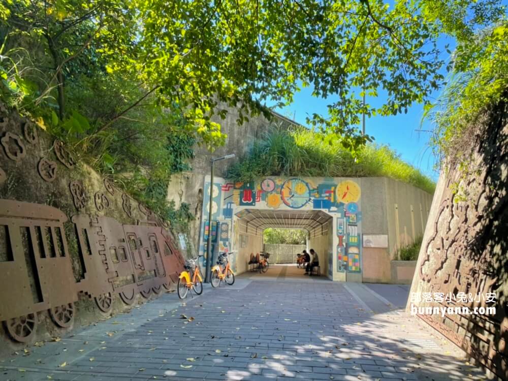【新北】五堵台鐵舊隧道自行車道，神隱少女隧道藏在這裡