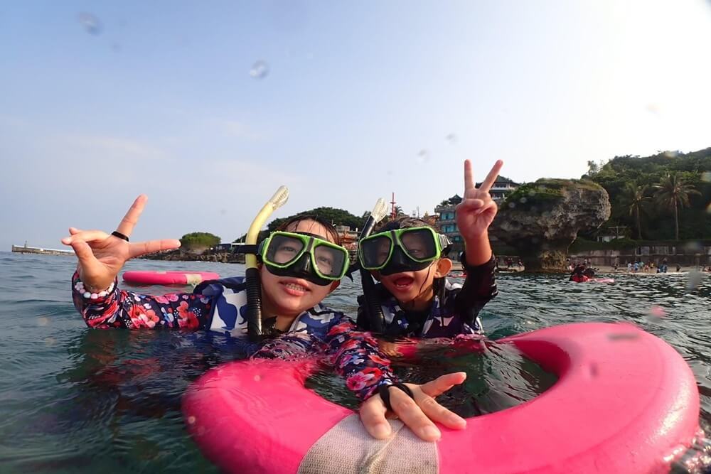 屏東小琉球浮潛&獨木舟這樣玩，和海龜共游好開心!!