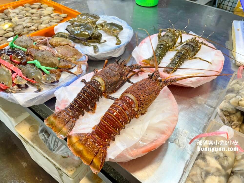 高雄蚵仔寮港觀光魚市，買新鮮魚貨，港版大排檔代客料理好吃