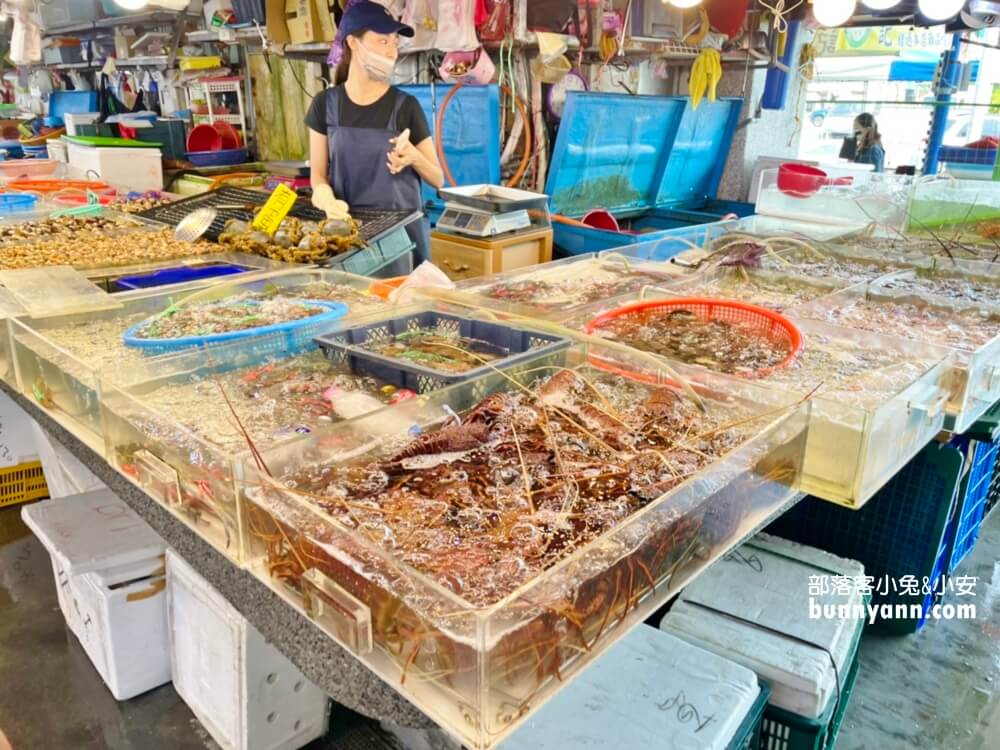 高雄蚵仔寮港觀光魚市，買新鮮魚貨，港版大排檔代客料理好吃