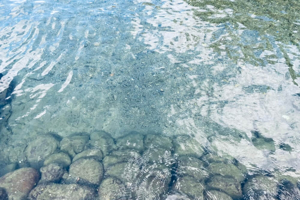 宜蘭員山螃蟹冒泡！免費玩迷你滑水道，清澈見底天然戲水池
