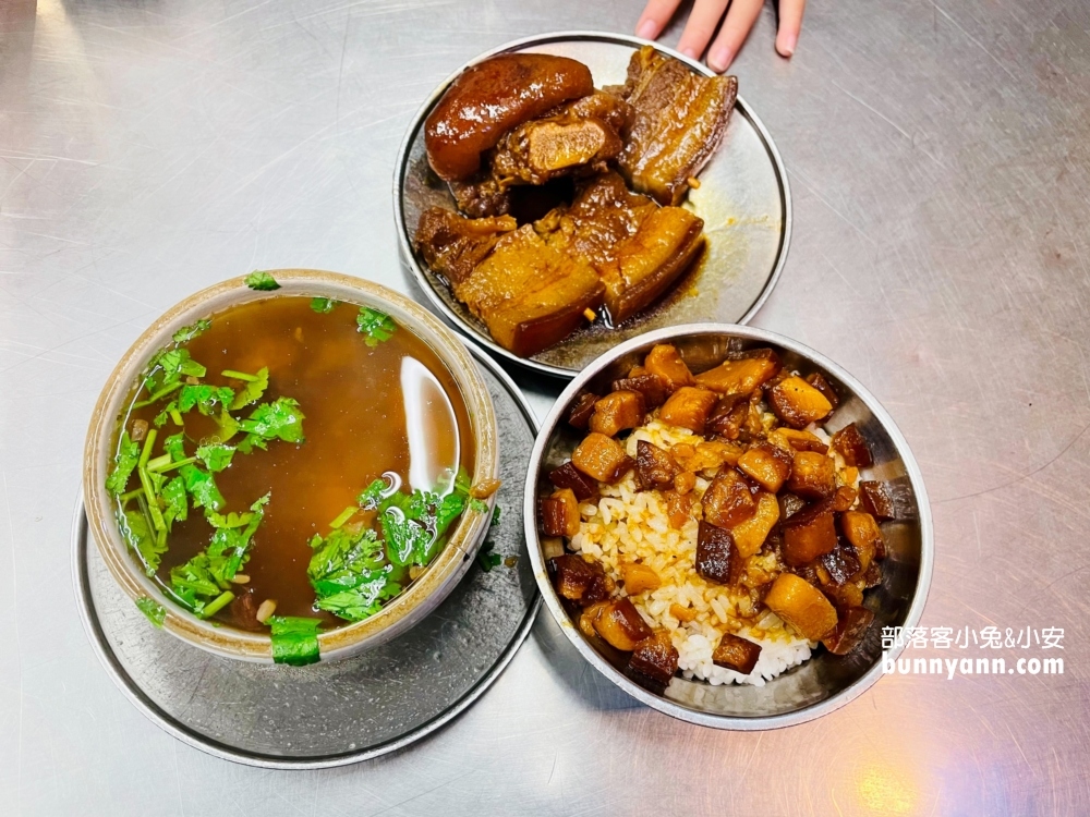台北美食推薦曉迪筒仔米糕，銷魂滷肉飯和芋頭排骨酥湯
